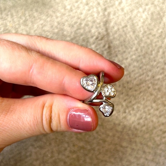 Jewelry - 🆓FREE w/ ANY PURCHASE‼️Hearts Ring